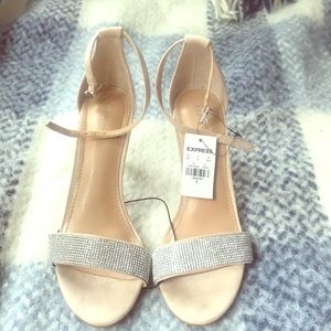 NWT Express Heels 7